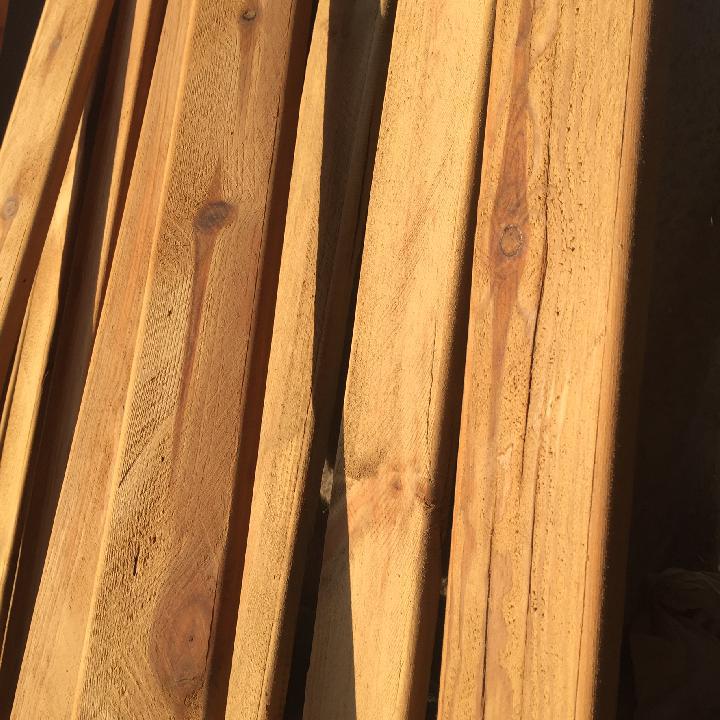 Molduras de madera de derribo