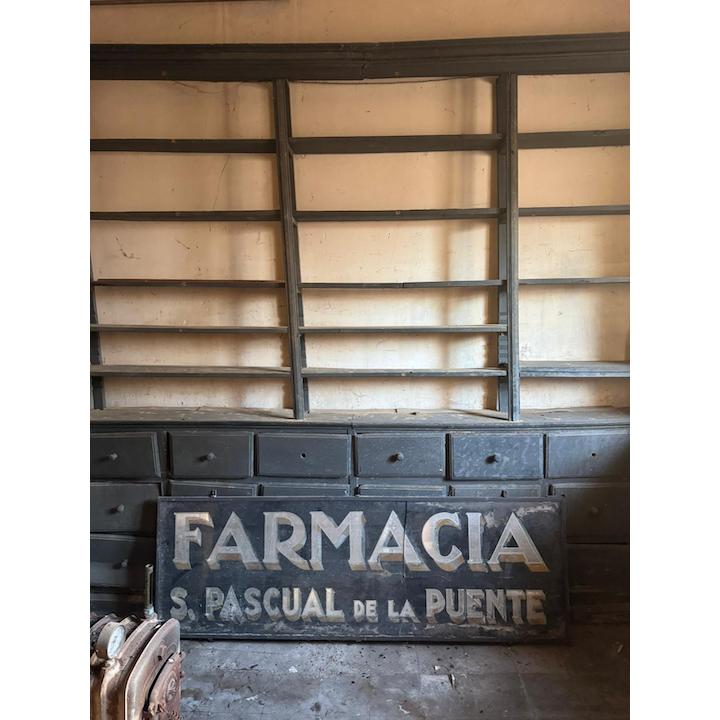 ESTANTERÍAS DE FARMACIA